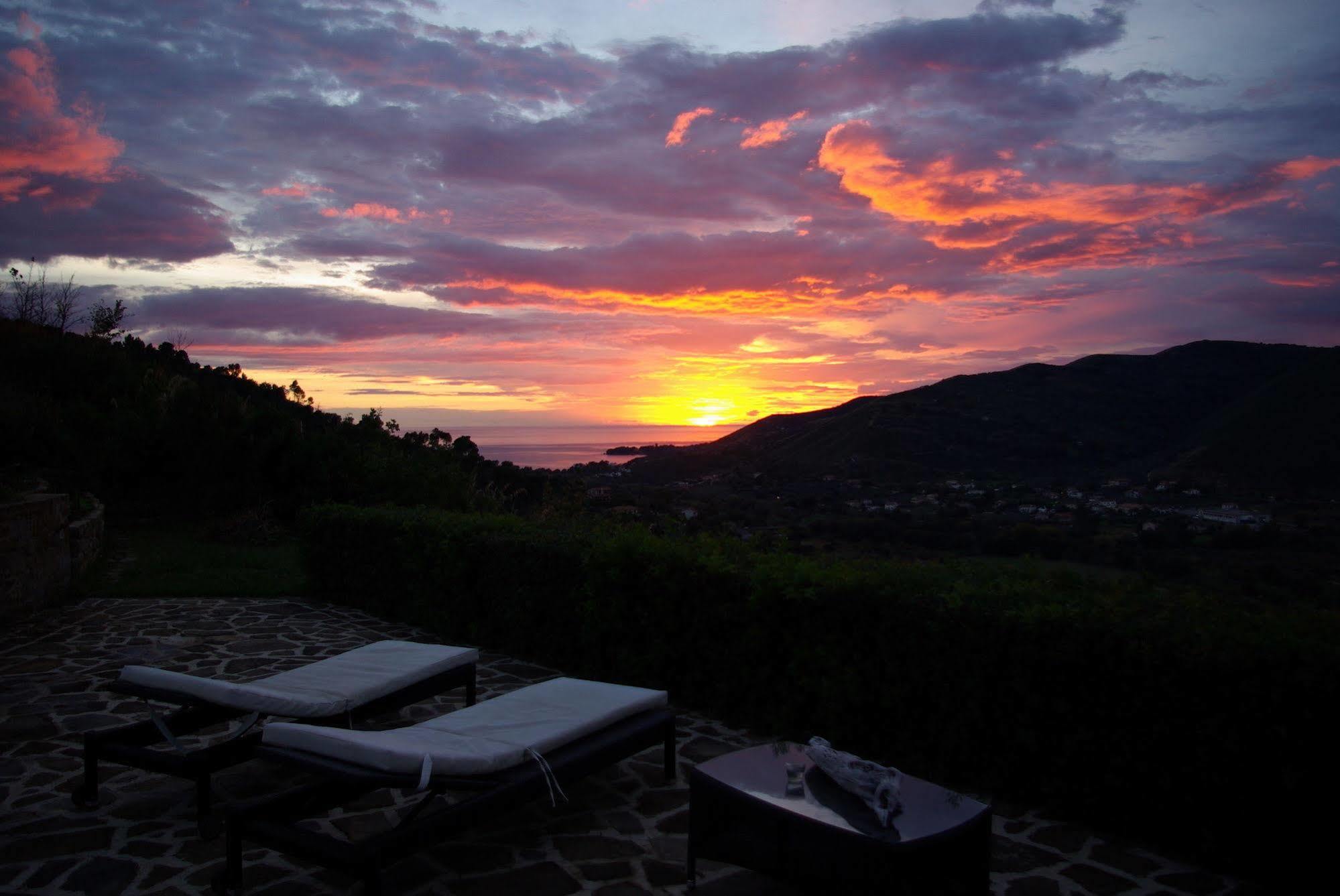 Sulle Onde Della Collina Villa Montecorice Exterior photo